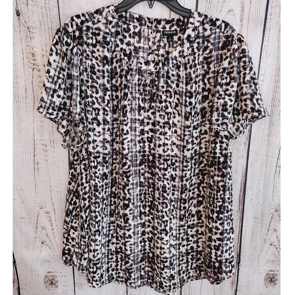 Torrid | Abstract Leopard-Print Keyhole-Neck Flutter-Sleeve Georgette Blouse Top - Picture 4 of 12